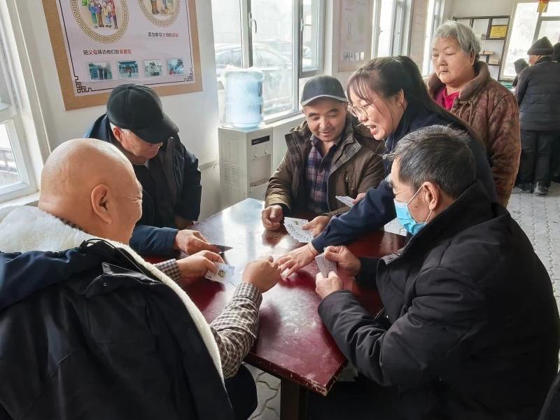 以牌为媒学法律_法治扑克趣味赛_gg扑克赛事活动